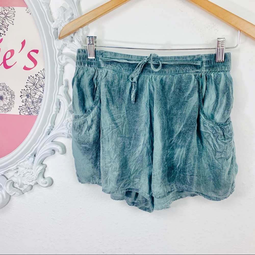 En Creme / Gray Green Stone Washed Shorts - Picture 1 of 7